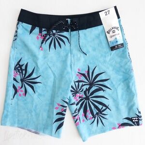 NWT Billabong Sundays Pro Boardshorts 27/14  (Big Kids) Neon Blue